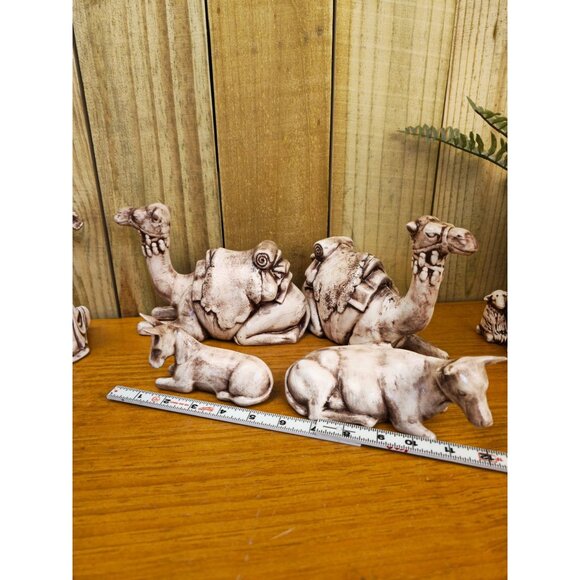 Hand-Painted Ceramic Nativity Scene Set With 12 Figurines Including Holy Family - Picture 4 of 16